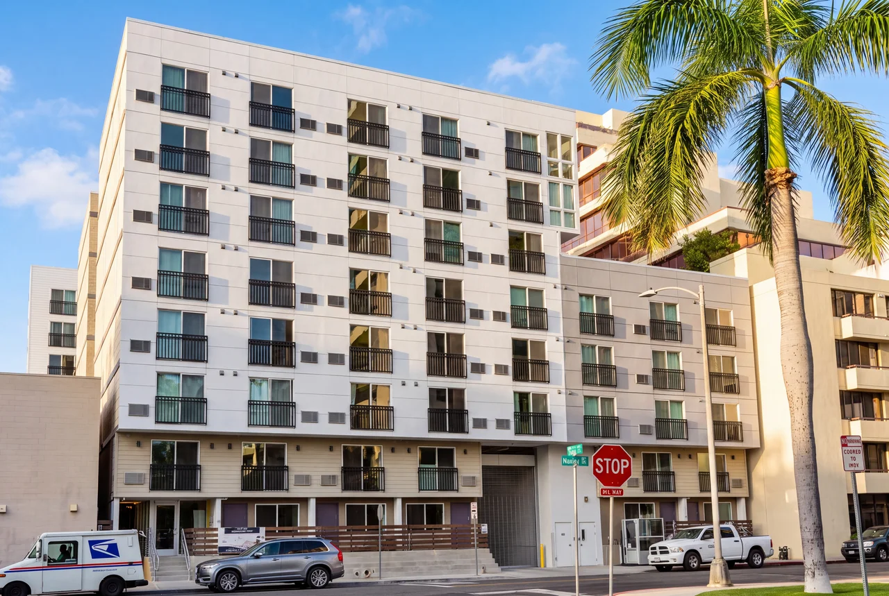 Exterior of The Block 803 Waimanu on the street